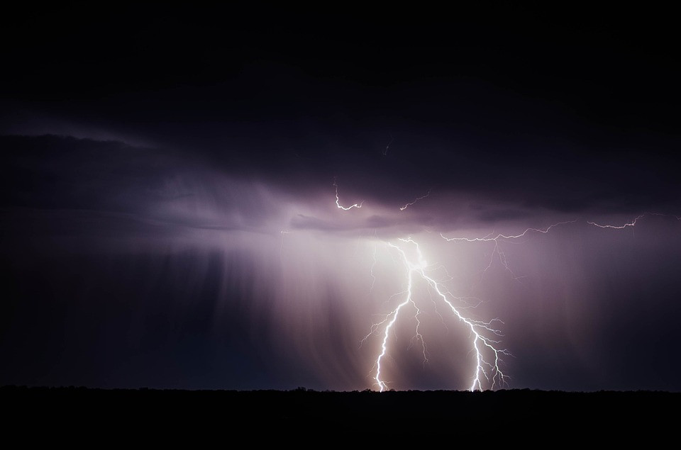 Lightning bolt 768801 960 720