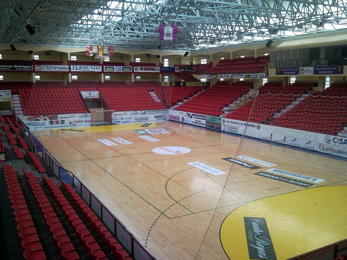 Interior del Polideportivo Huerta del Rey (2011)