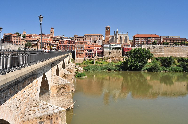 800px Tordesillas   001 (27995194208)