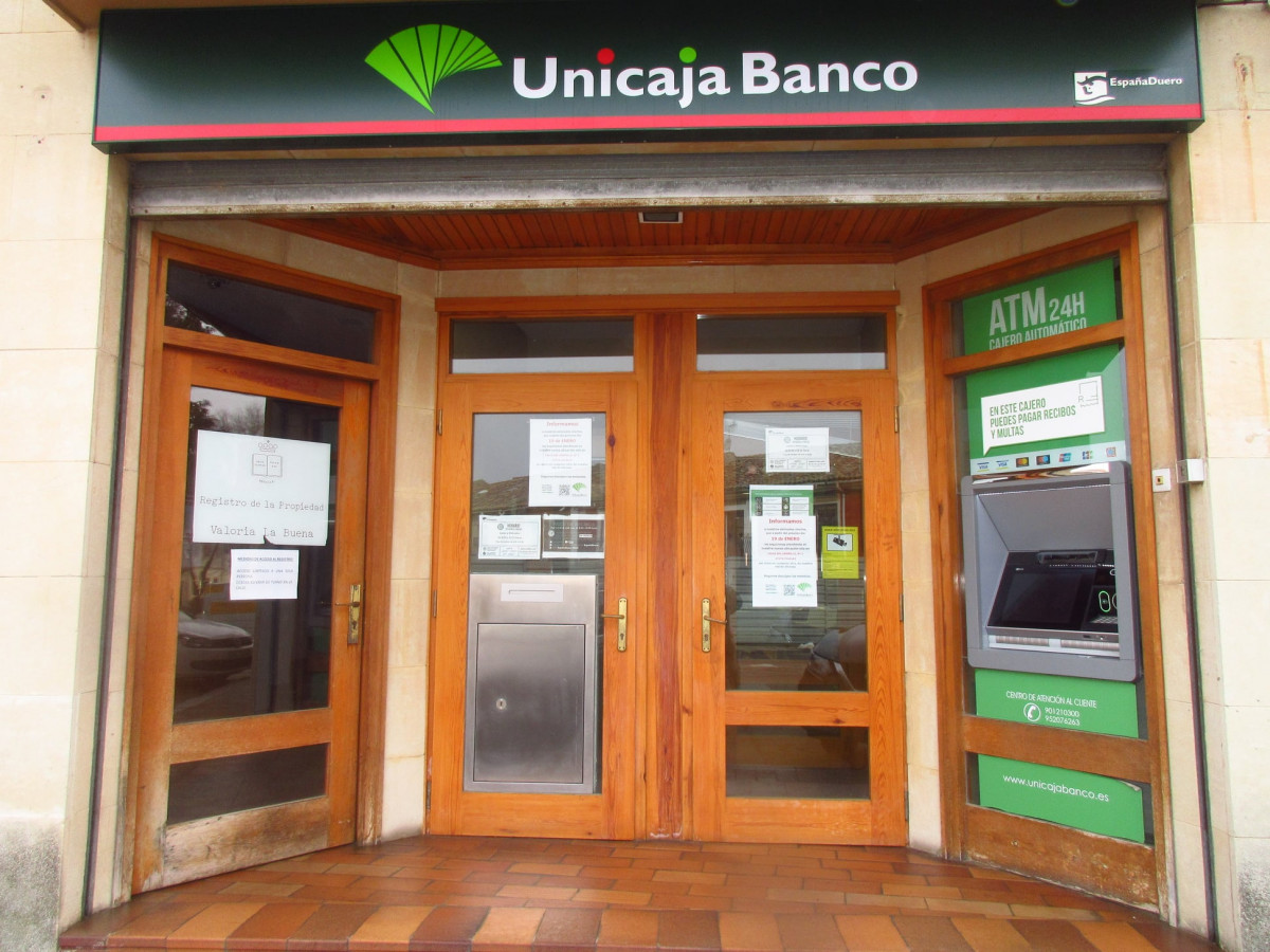 OFICINA DE UNICAJA BANCO EN VALORIA LA BUENA