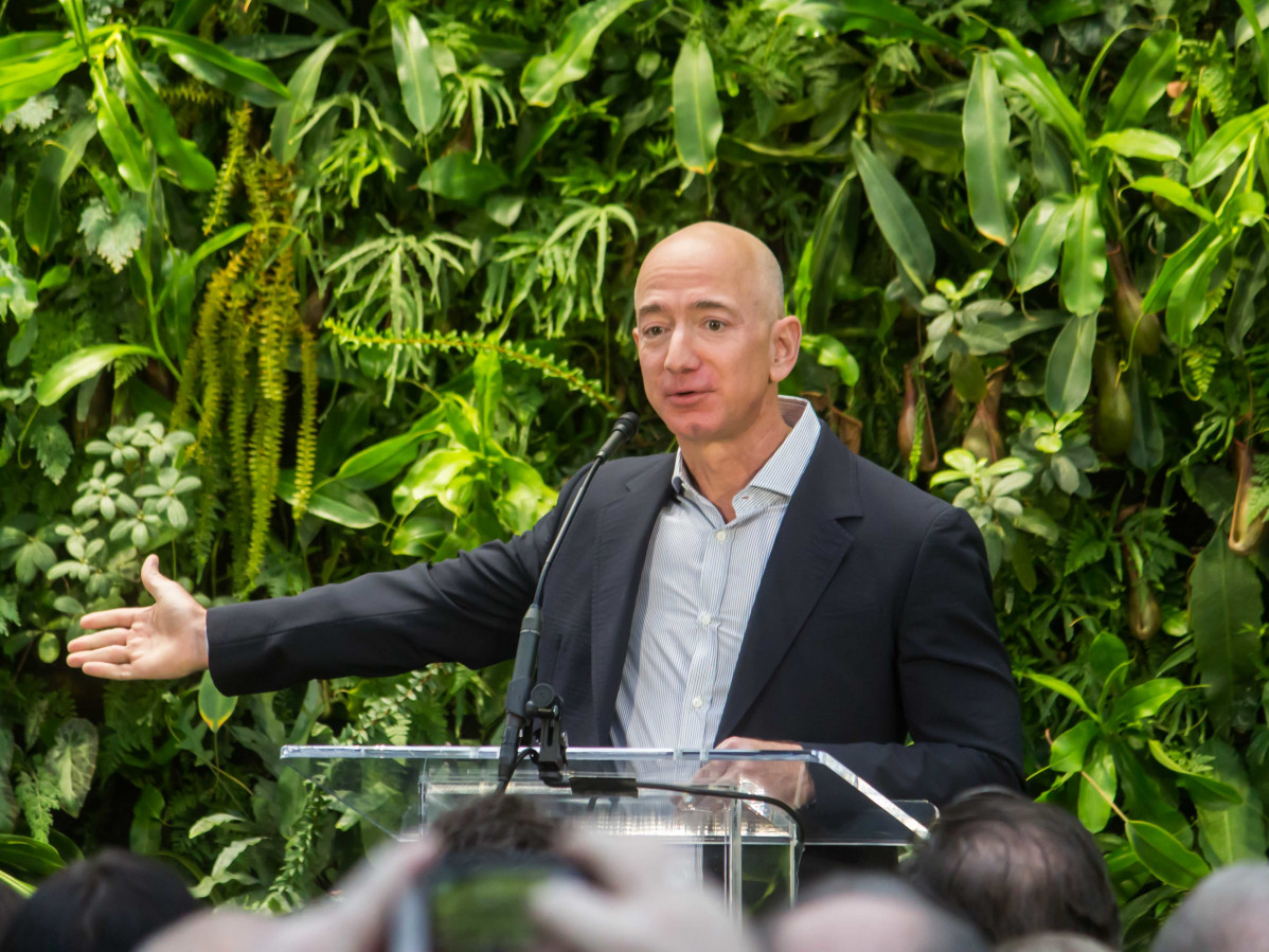 Jeff Bezos at Amazon Spheres Grand Opening in Seattle   2018 (39074799225) (cropped2)