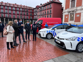 20220309 presenta coches Policía y Bomberos AZ 8287