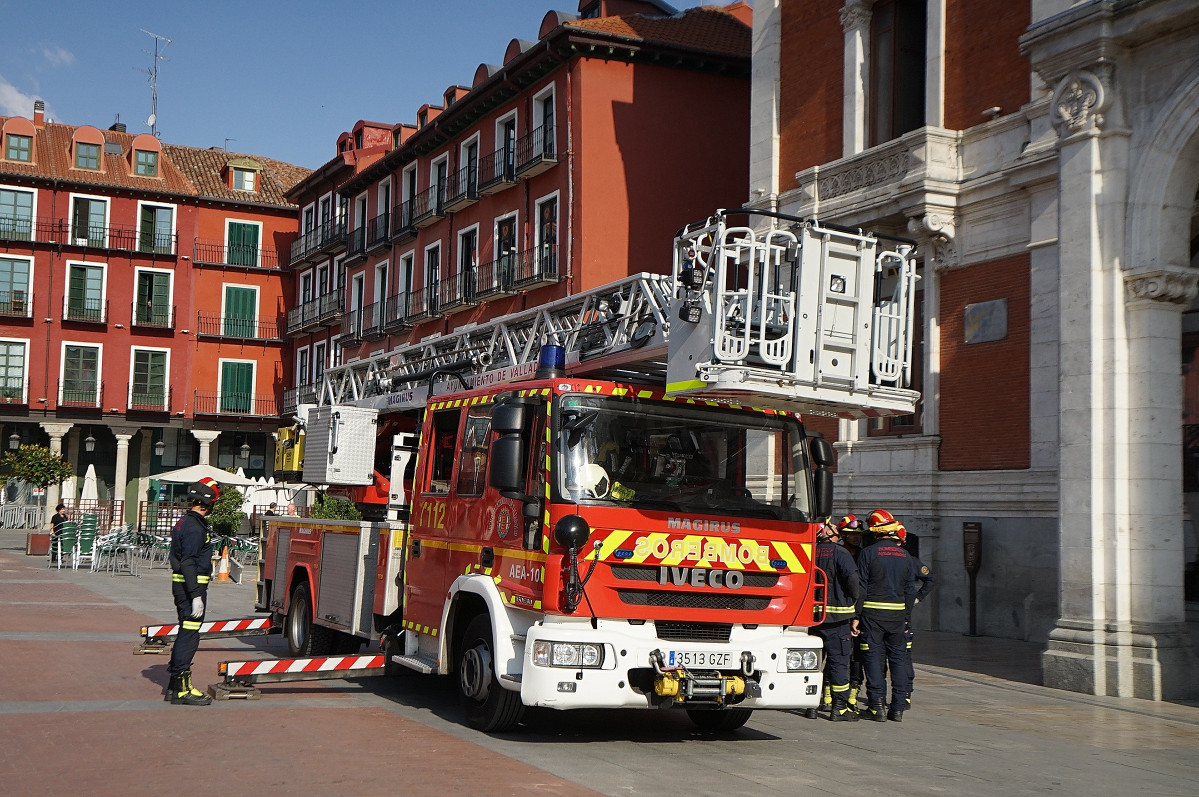 Bomberos camión escala CARDU 1831