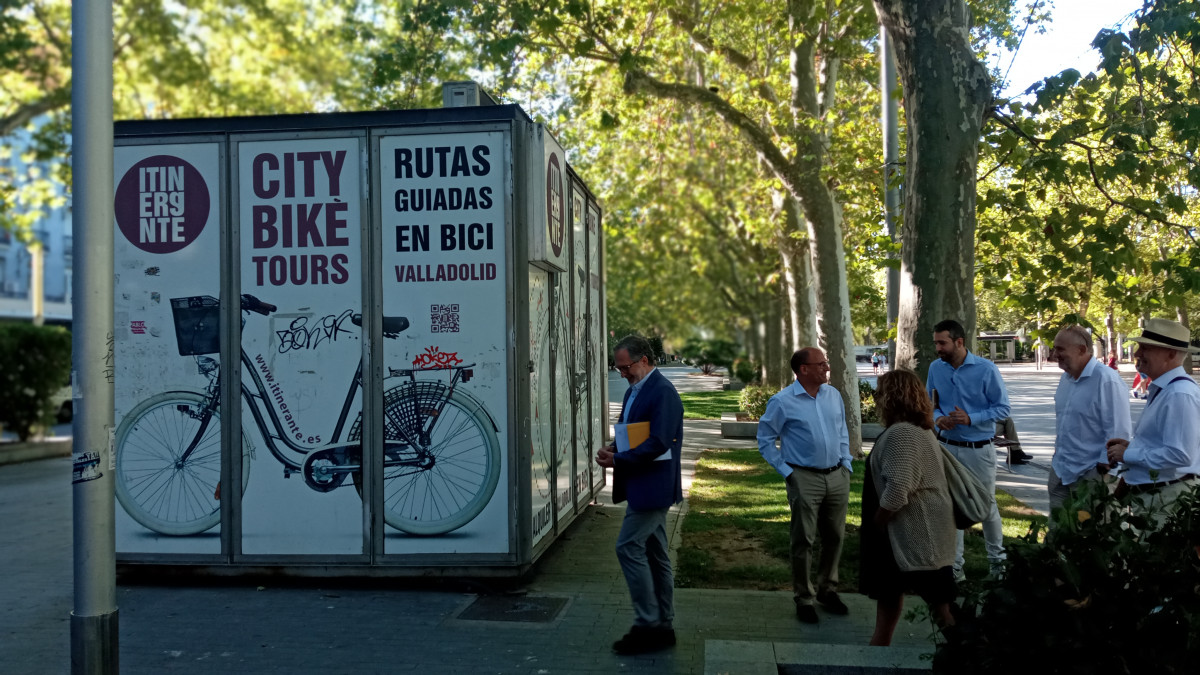 Concejales. Acera Recoletos. Bicis adaptadas