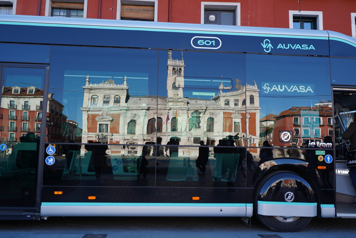 Autobuses articulados elu00e9ctricos Auvasa IB 9660